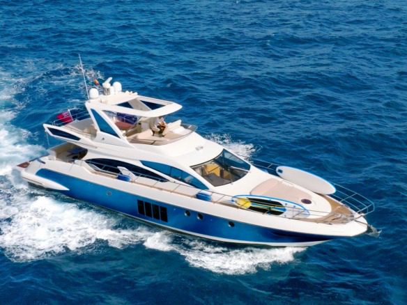 Charter yacht Azimut 64 Not Dead Yet cruising.