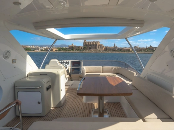 Charter yacht Azimut 64 Not Dead Yet flybridge.