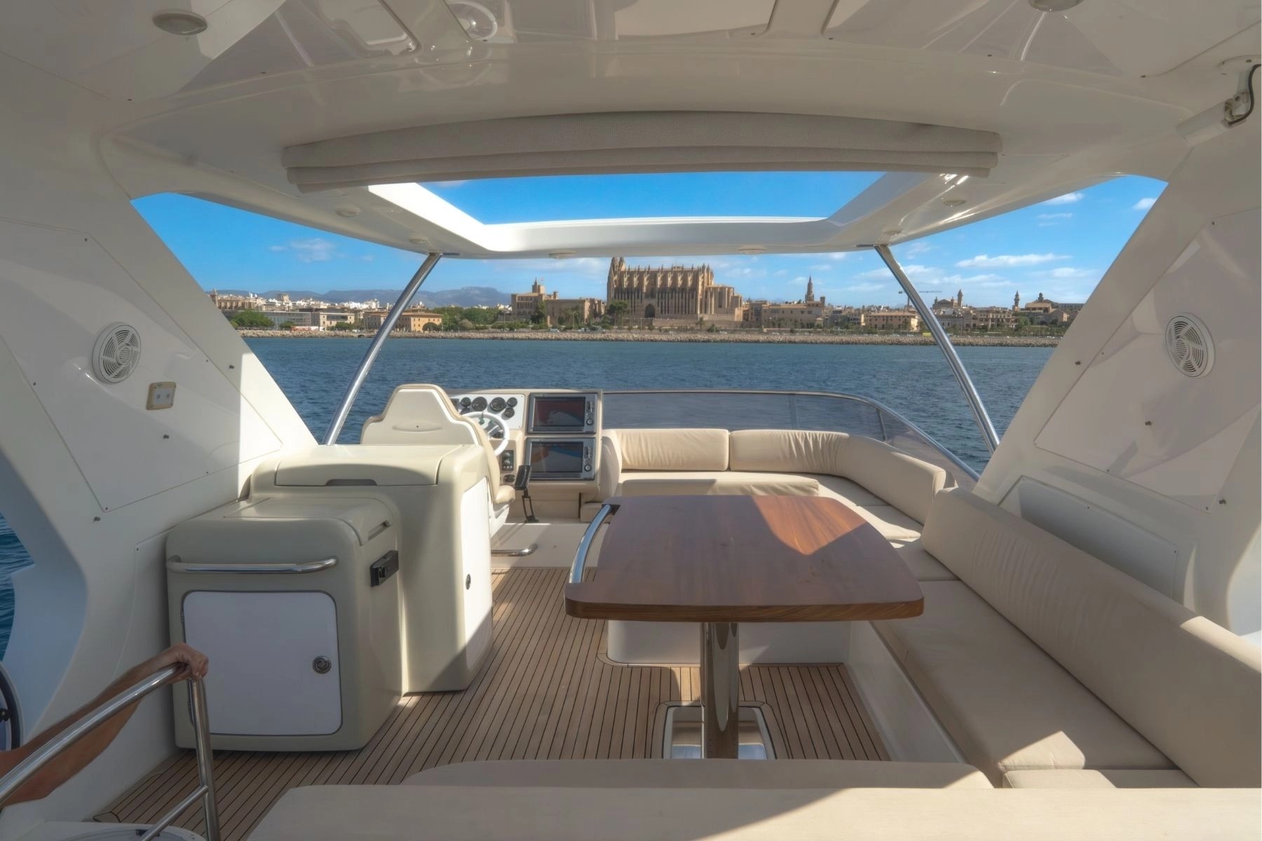 Charter yacht Azimut 64 Not Dead Yet flybridge.