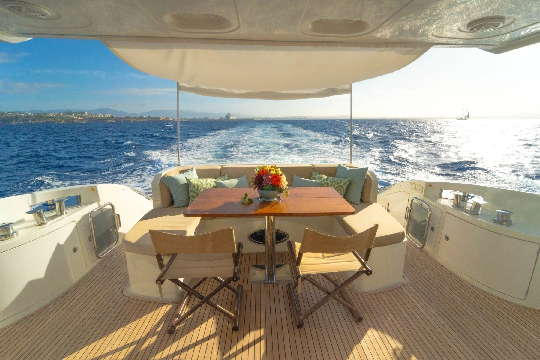 Charter yacht Azimut 64 Not Dead Yet stern dining area.