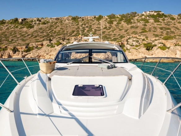 Charter yacht Sunseeker Predator 57 Boefje II bow.