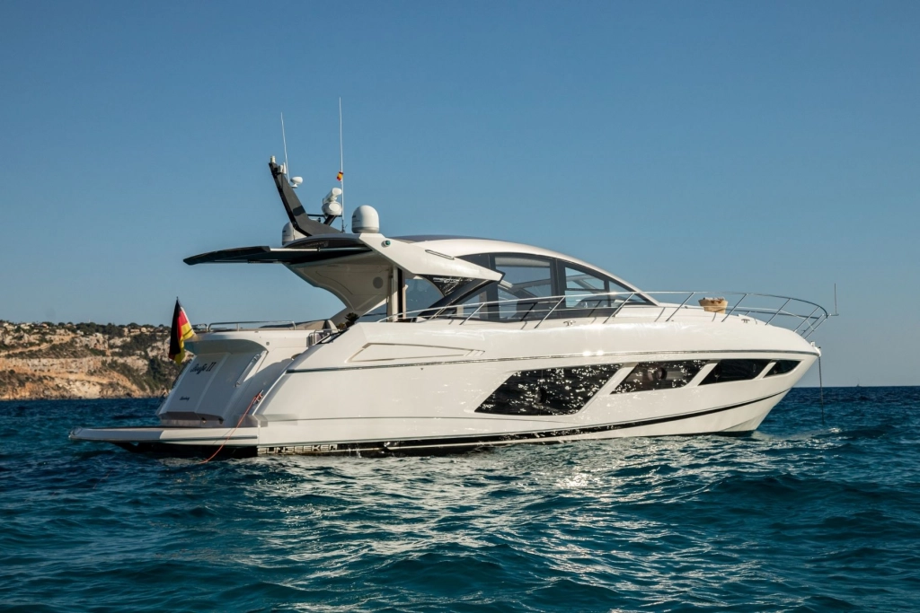 Charter yacht Sunseeker Predator 57 Boefje II in Mallorca.