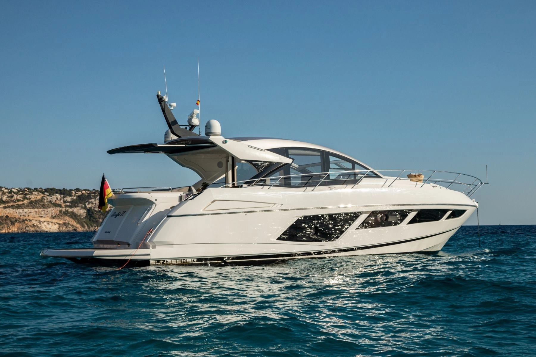 Charter yacht Sunseeker Predator 57 Boefje II in Mallorca.