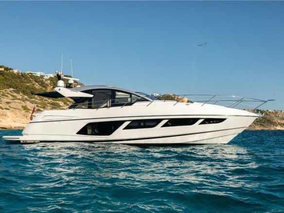 Charter yacht Sunseeker Predator 57 Boefje II at sea.