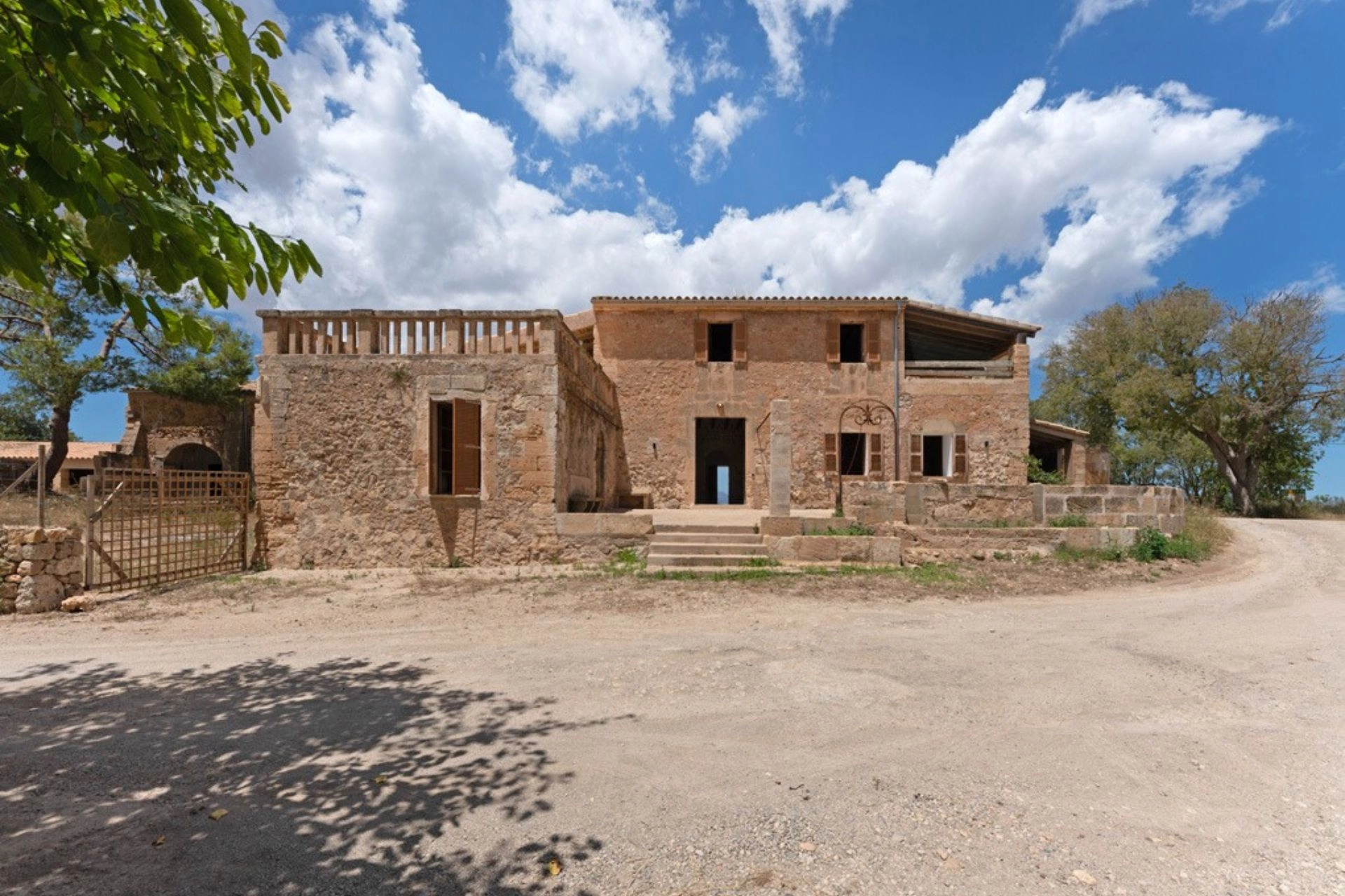 Real estate for sale Mallorcan Possessio Ariany.