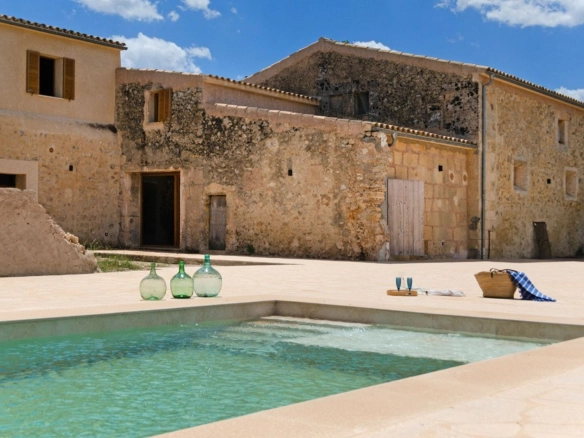 Real estate for sale Mallorcan Possessio Ariany.