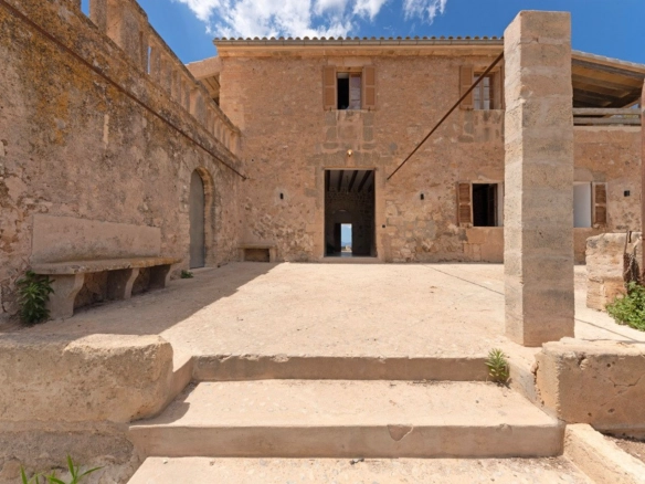Real estate for sale Mallorcan Possessio Ariany.