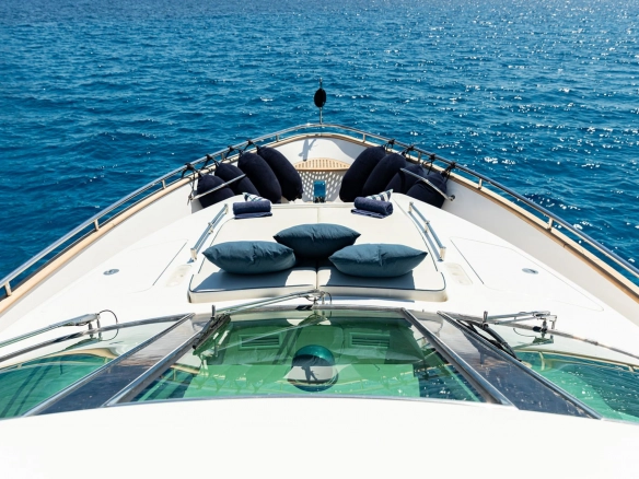 Bow of motor yacht Elegance 78 Ethele.