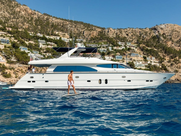 Motor yacht Elegance 78 Ethele with fliteboard.