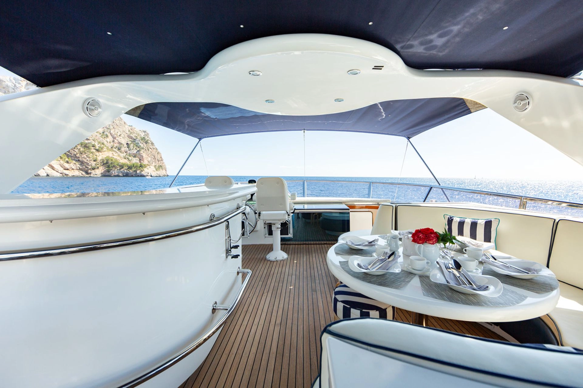 Flybridge of motor yacht Elegance 78 Ethele.