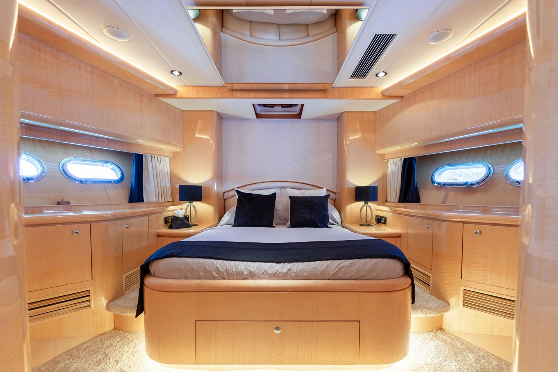 Cabin of motor yacht Elegance 78 Ethele.
