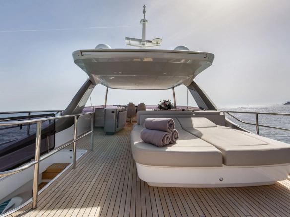 Flybridge of motor yacht Princess Y78 Mio Barco.