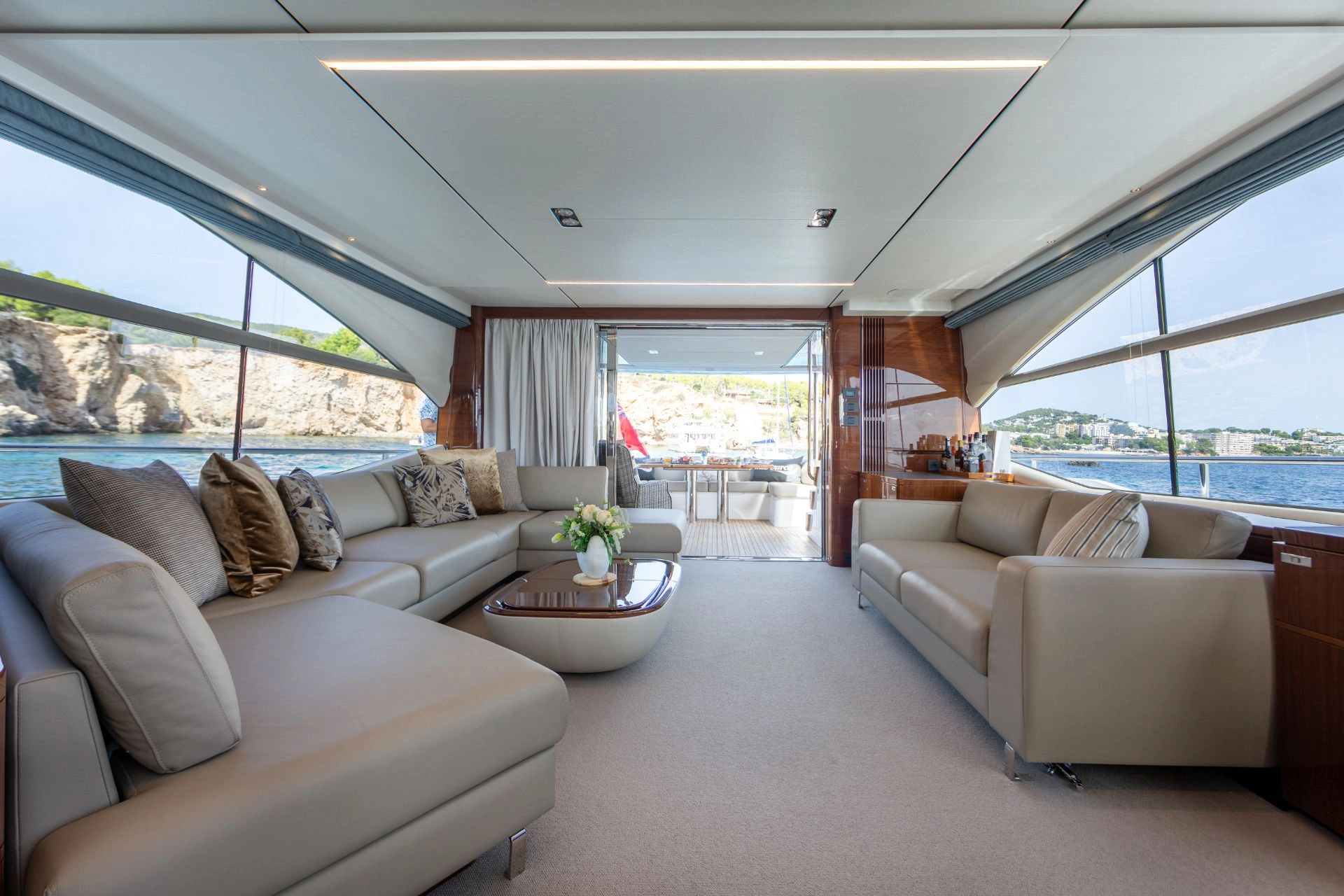 Interior salon of motor yacht Princess Y78 Mio Barco.