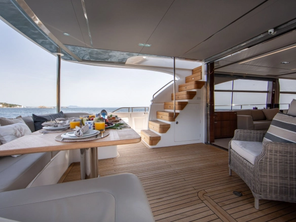 Alfresco dining area of motor yacht Princess Y78 Mio Barco.