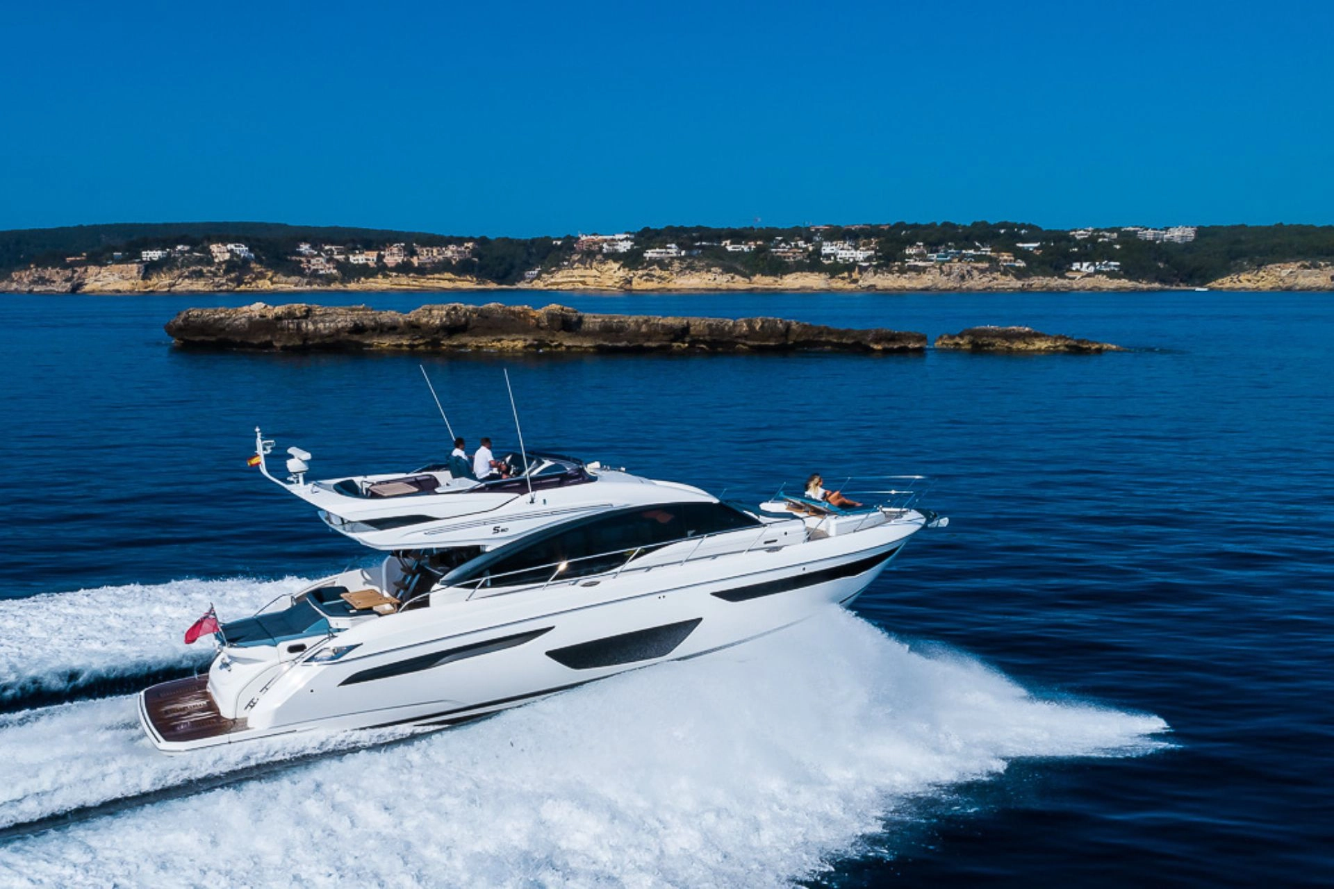 Charter yacht Princess S60 Aquavista cruising.