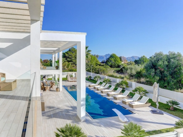 Exterior and pool of property Pollensa Sea View in Mallorca.