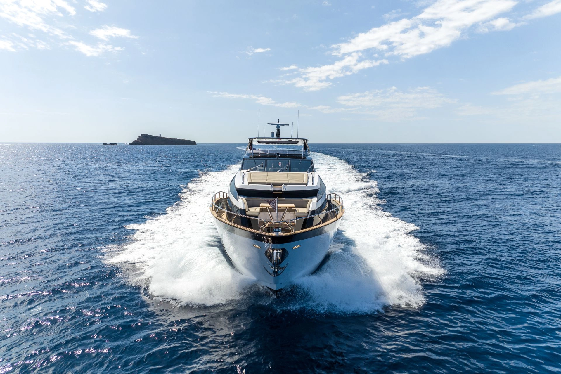 Charter yacht Sunseeker 95 Blue Infinity One cruising.