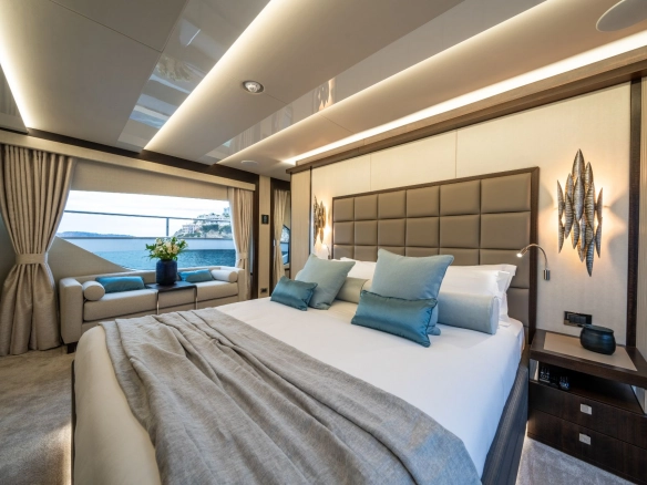 Guest cabin of Sunseeker 95 yacht Blue Infinity One.