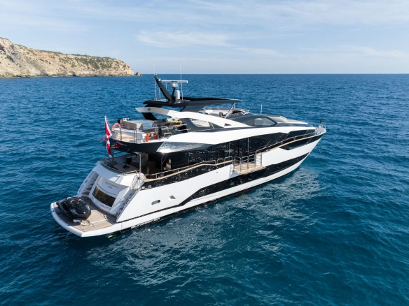 Charter yacht Sunseeker 95 Blue Infinity One at sea.