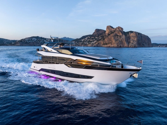 Sunseeker 95 High Energy cruising.