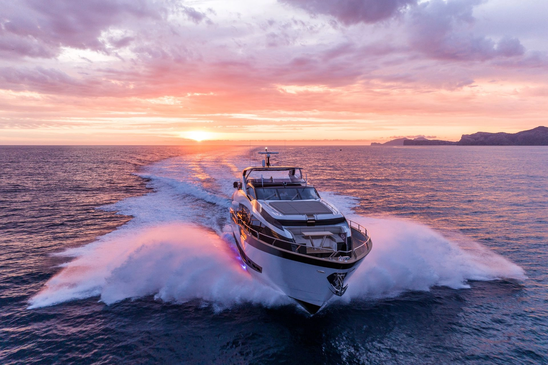 Sunseeker 95 High Energy cruising.