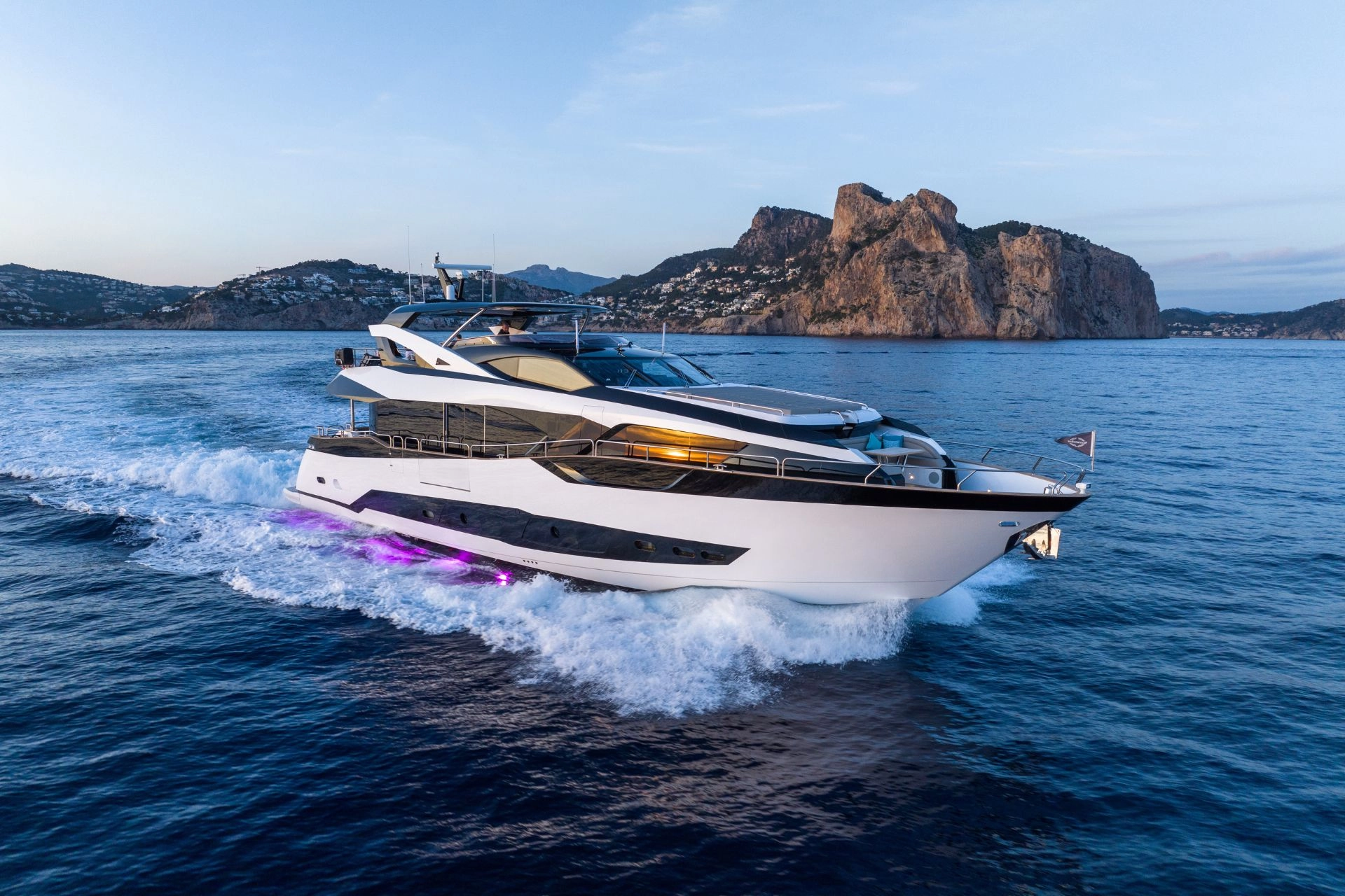 Sunseeker 95 High Energy cruising.