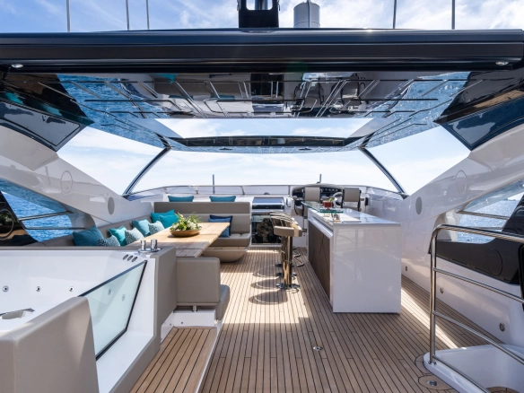 Flybridge of Sunseeker 95 High Energy.