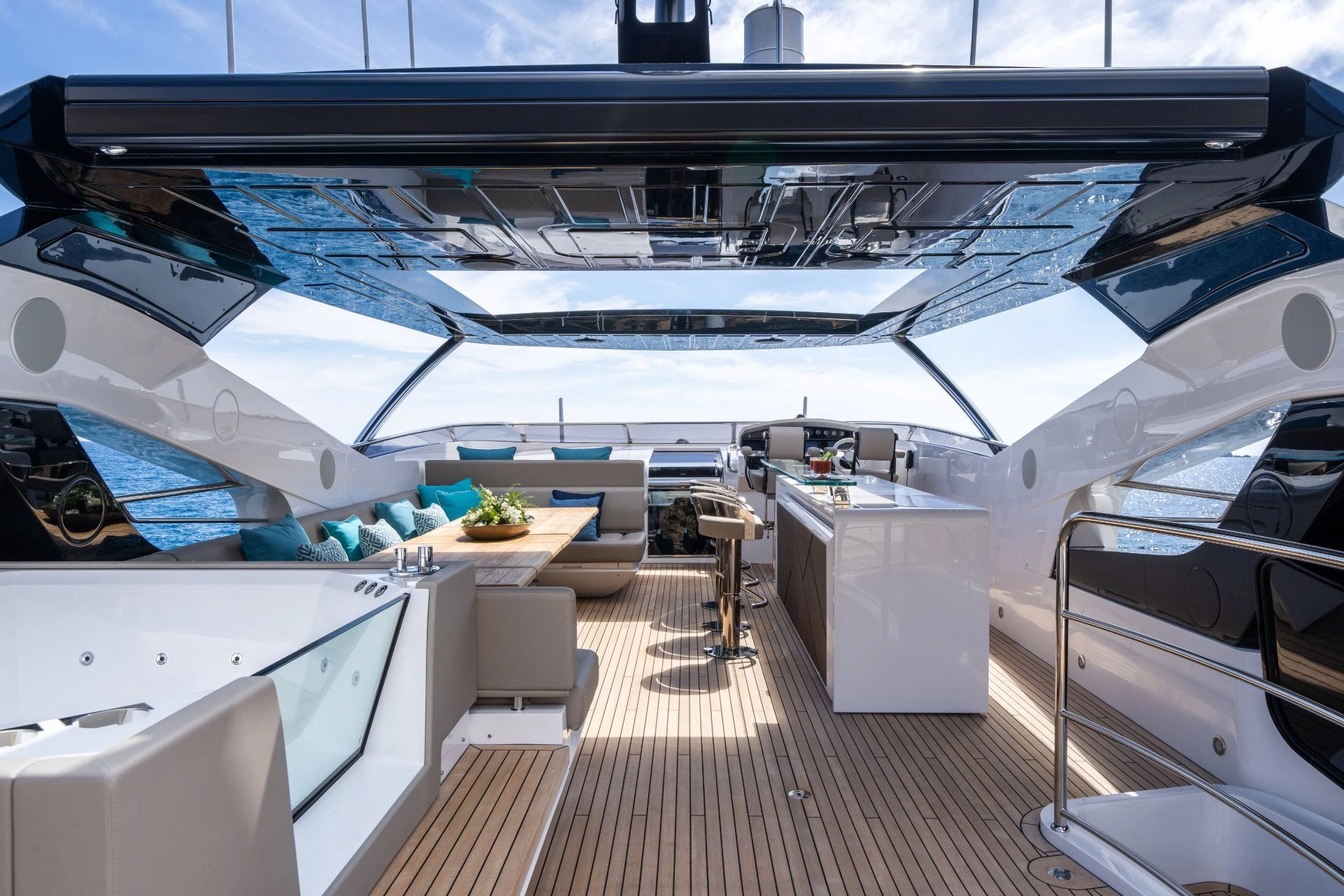 Flybridge of Sunseeker 95 High Energy.