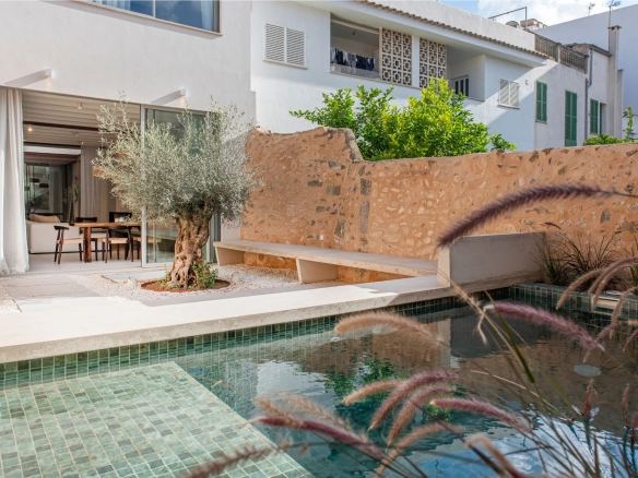 Spectacular townhouse in Llucmajor for sale.
