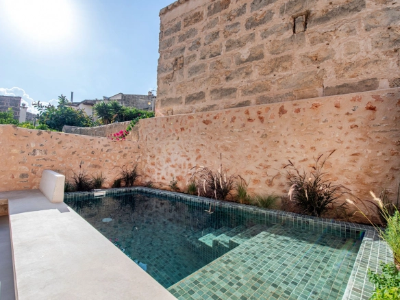 Spectacular townhouse in Llucmajor for sale.