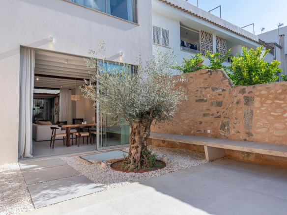 Spectacular townhouse in Llucmajor for sale.