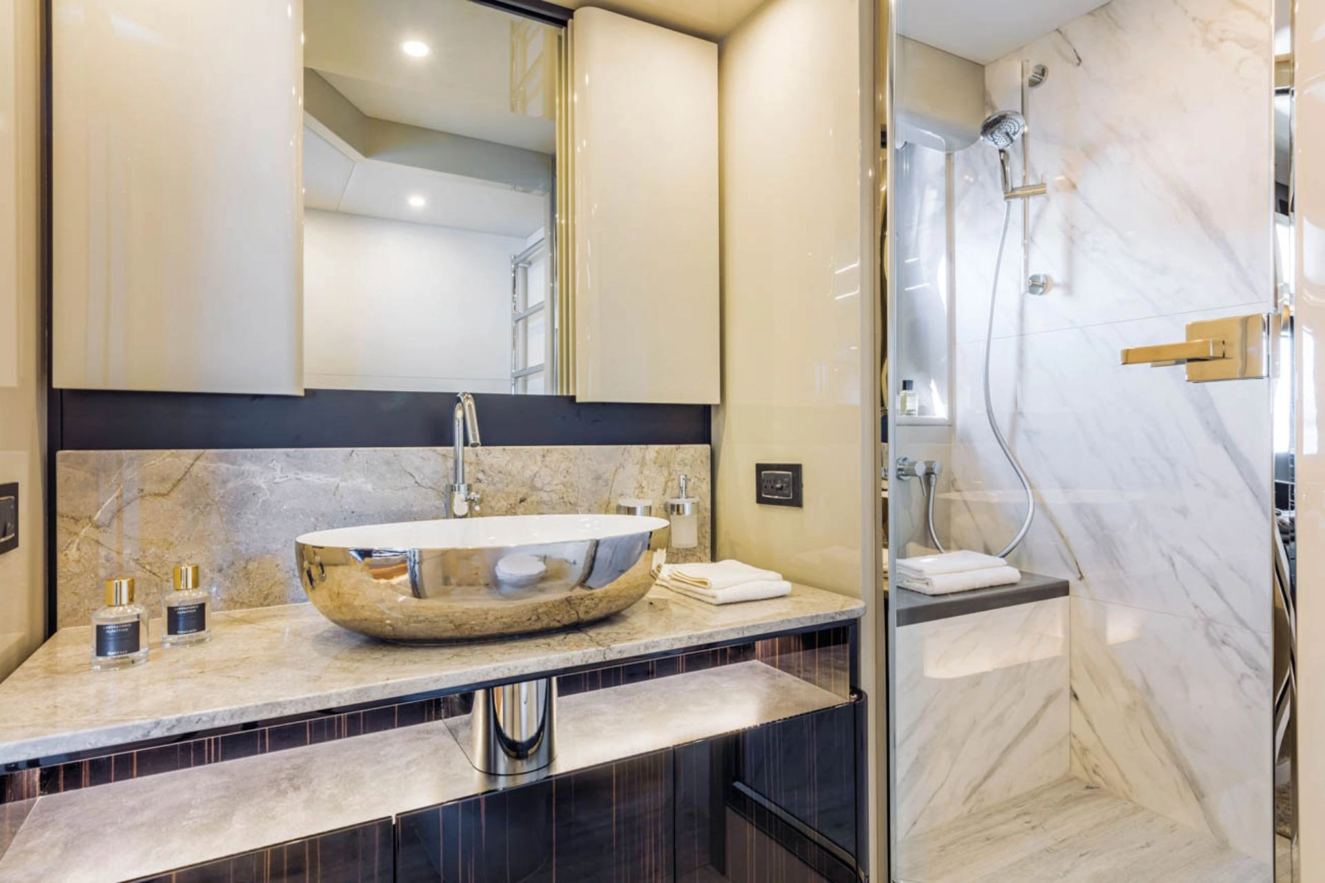 Bathroom of charter yacht Absolute 62 Fly Emilia II.