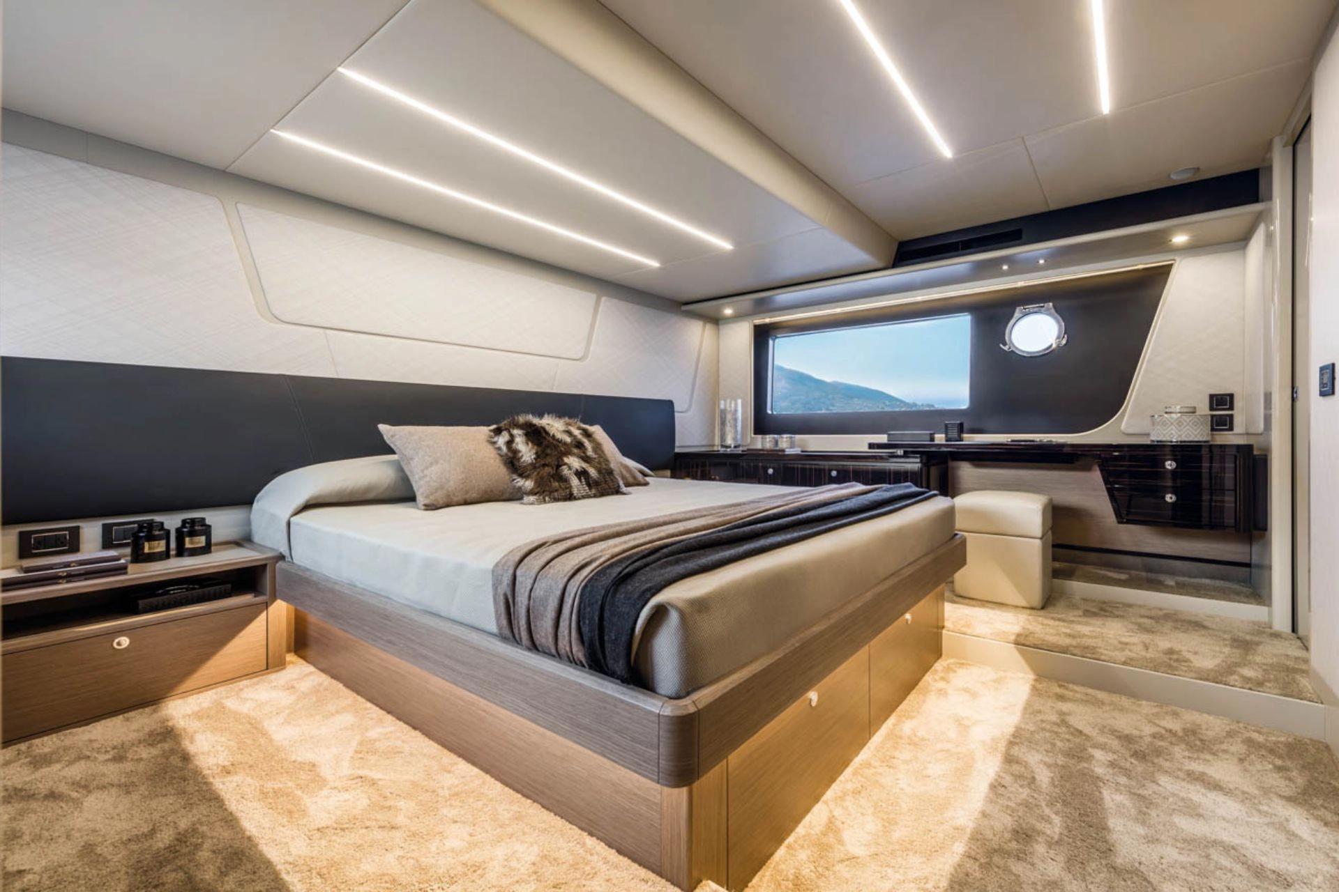 Master suite of charter yacht Absolute 62 Fly Emilia II.
