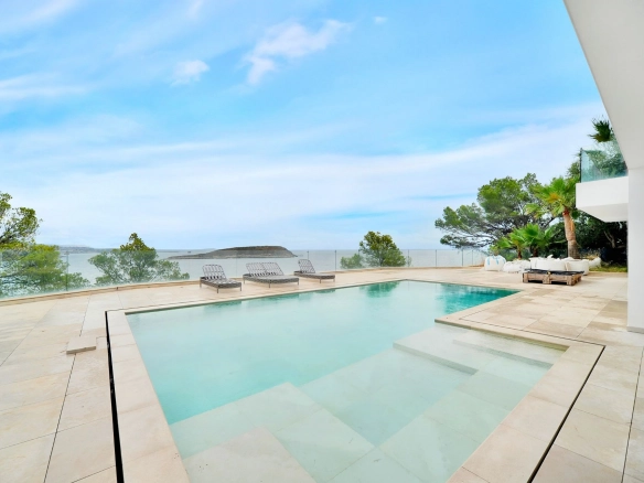 Pool of Villa Bond in Cala Vinyes.