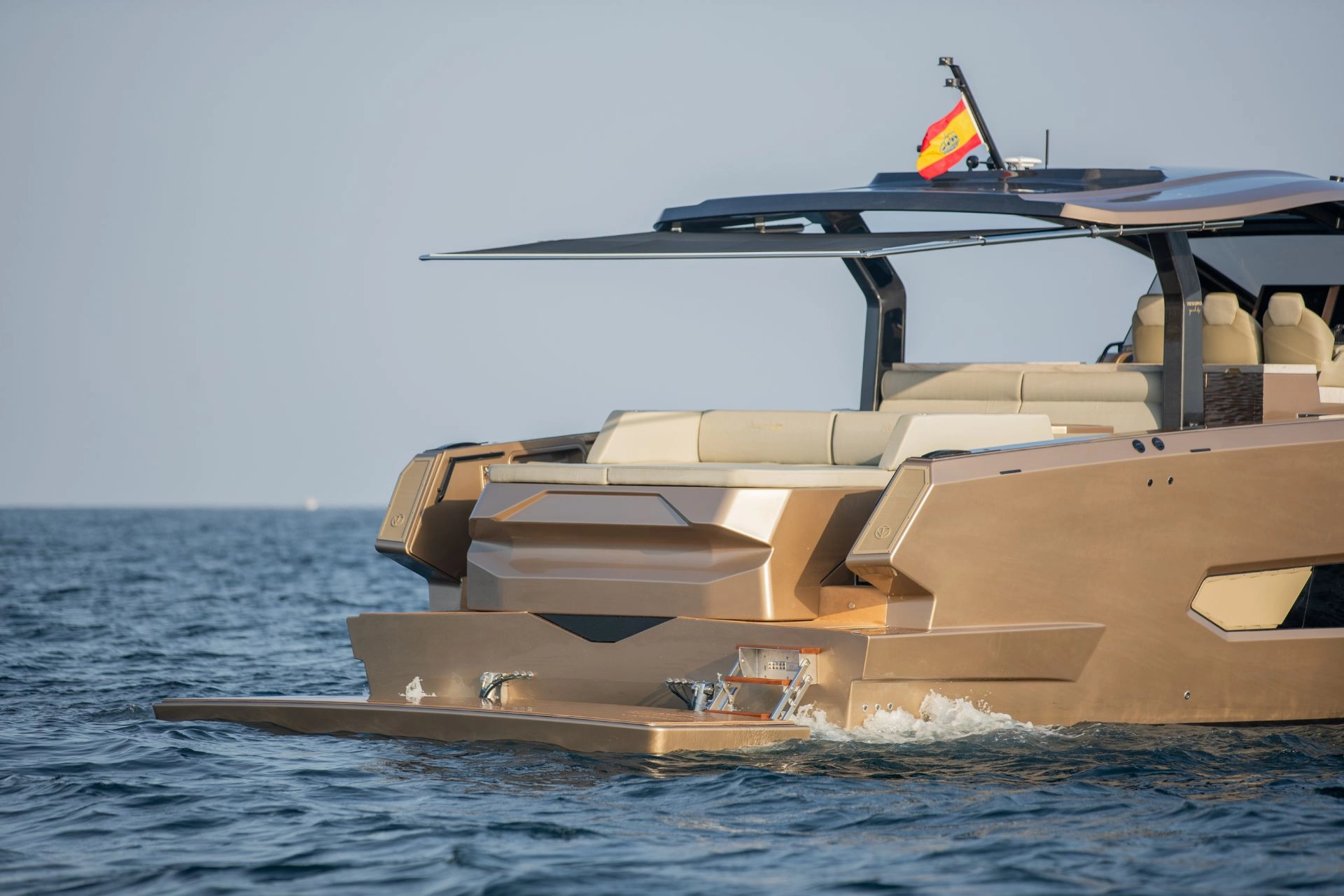 Charter yacht Tesoro T50 Speciale Goldfinger hydraulic bathing platform.
