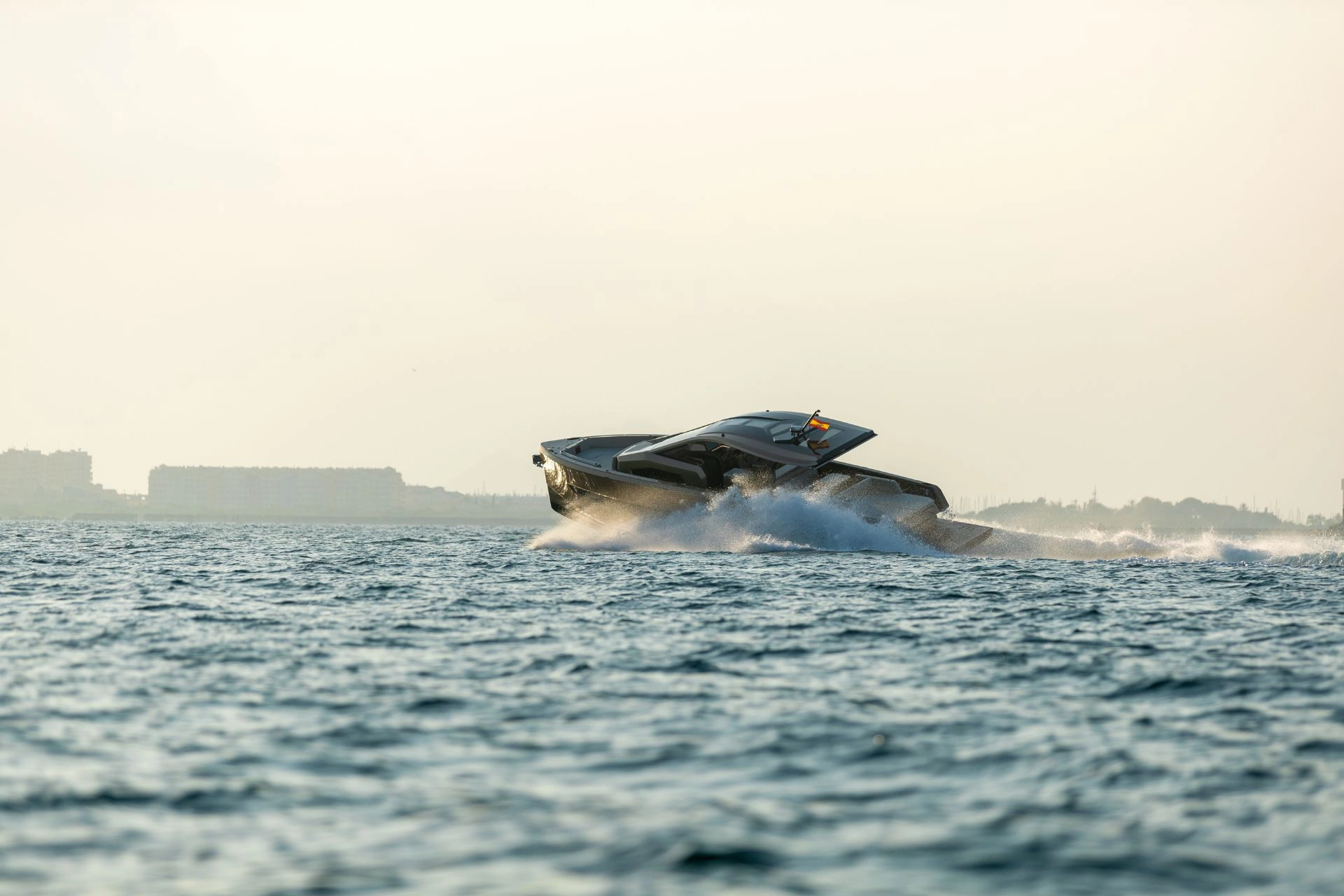 Charter yacht Tesoro T50 Speciale Goldfinger.