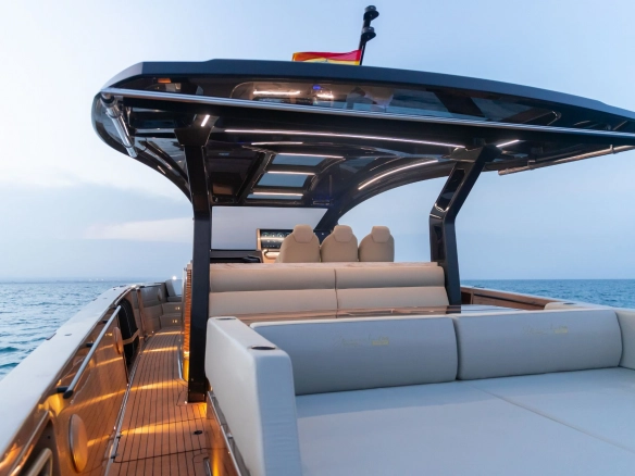 Charter yacht Tesoro T50 Speciale Goldfinger sun lounger.