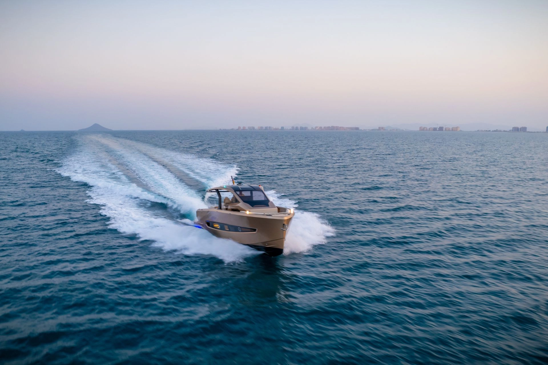 Charter yacht Tesoro T50 Speciale Goldfinger cruising.