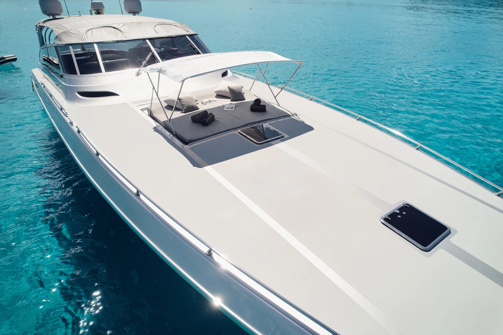Bow of charter yacht Baia 80 Mintaka.