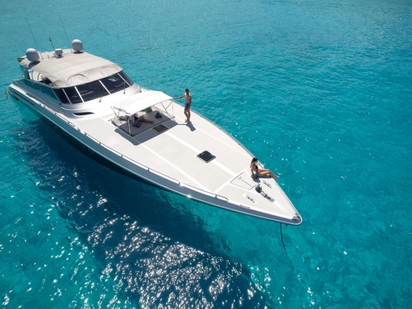 Bow of charter yacht Baia 80 Mintaka.