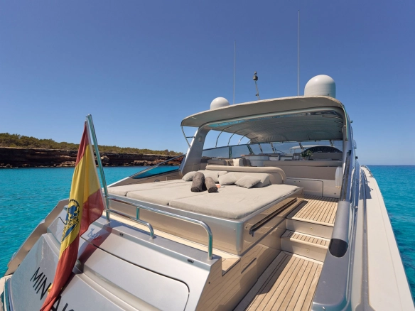 Stern of charter yacht Baia 80 Mintaka.