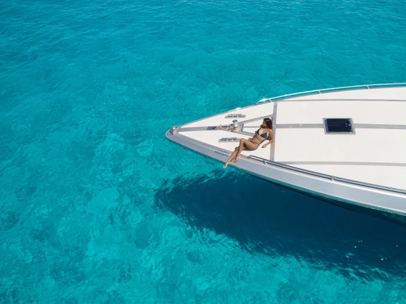 Bow of charter yacht Baia 80 Mintaka.