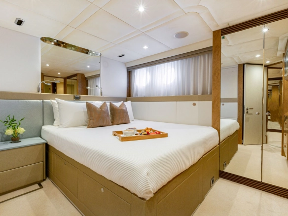 Guest cabin of Evolution Yachts Benita Blue.