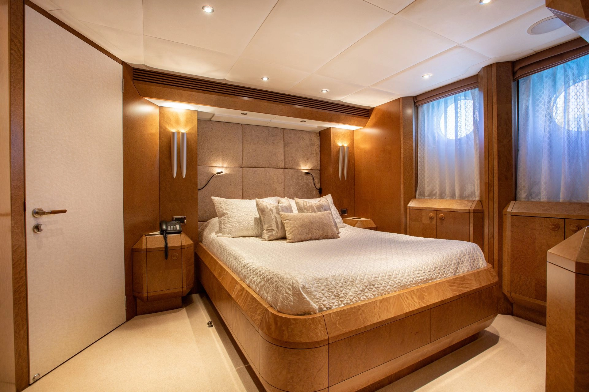 Guest cabin of Evolution Yachts Benita Blue.
