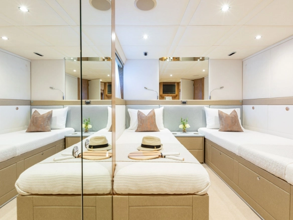 Guest cabin of Evolution Yachts Benita Blue.