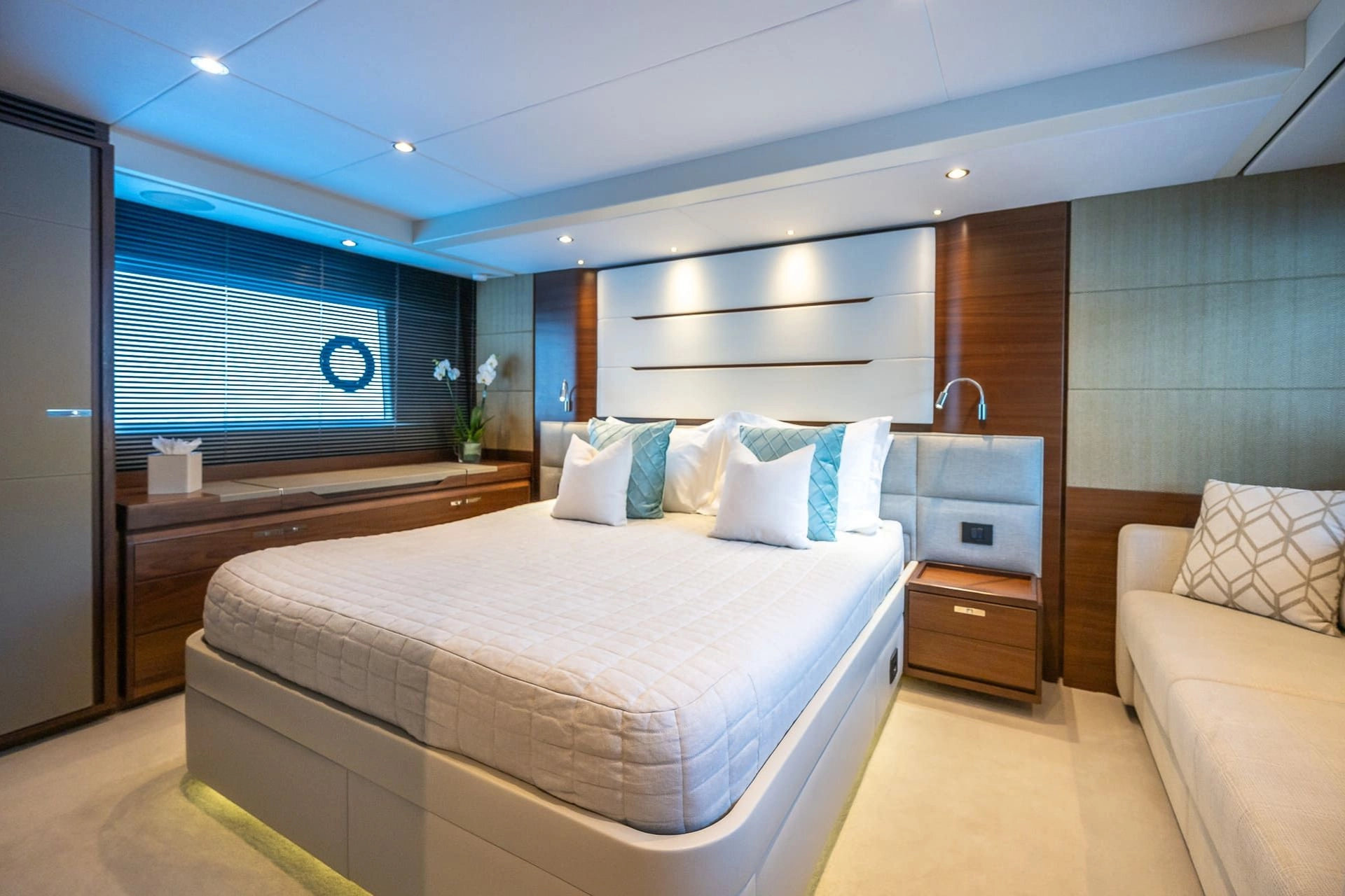 Guest cabin of charter yacht Princess 68 Zen in Mallorca.