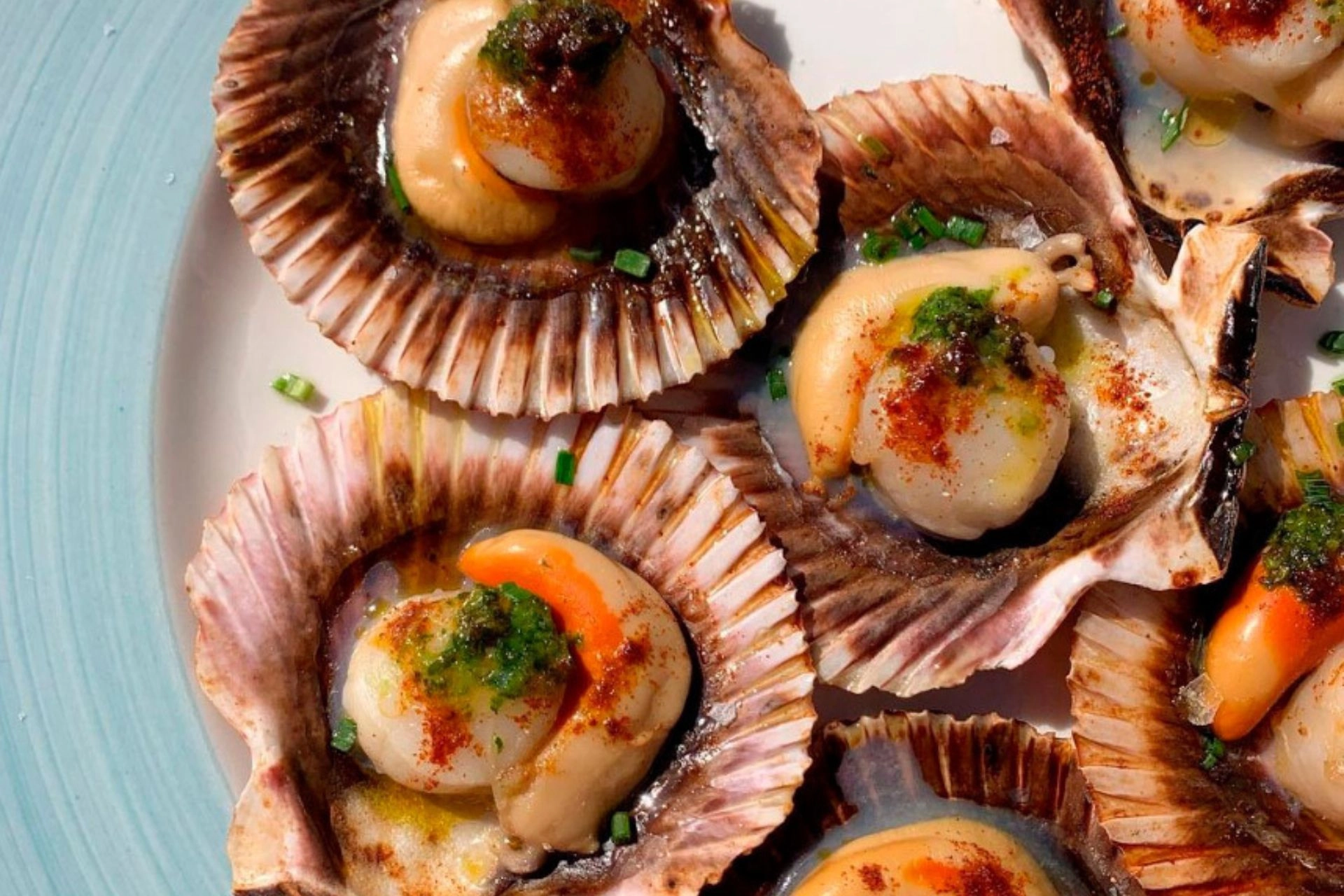 Fresh seafood at restaurant Es Raor in Mallorca.