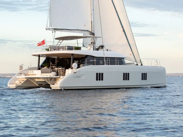 Sailing catamaran Sunreef 60 Sunbreeze.