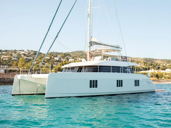 Sailing catamaran Sunreef 60 Sunbreeze.