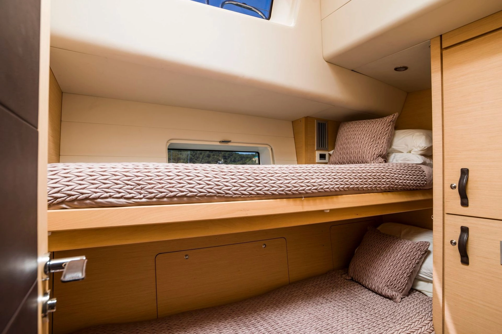 Cabin of sailing yacht Jeanneau 64 Thea.